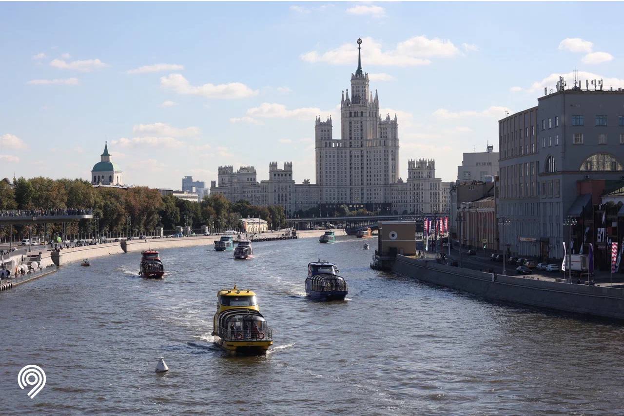 В Москве на День города прошел Парад судов — в нем приняли участие 40 прогулочных теплоходов